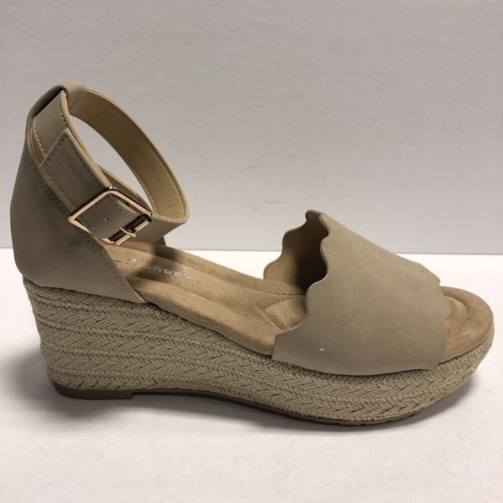 Chinese Laundry Women’s Daylight, Wedge Sandals, Size 8.5M